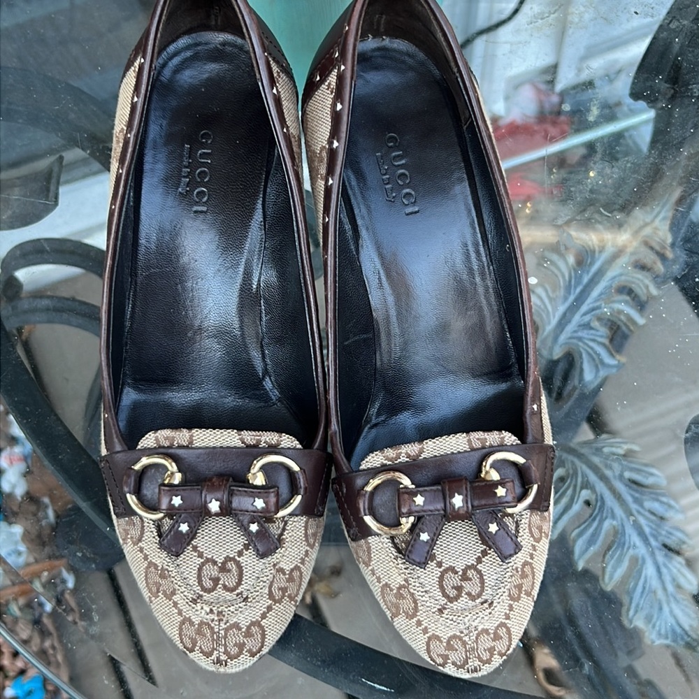 Gucci Beige GG Coated Canvas Bow Pumps size 5 c will fit Size 6